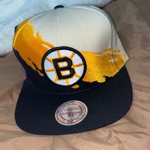 Mitchell and Ness Boston Bruins SnapBack